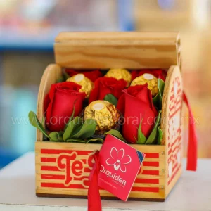 Baúl con Rosas & Ferreros 9 Piezas
