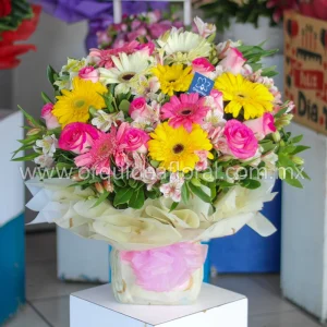9 Rosas Candy 6 Gerberas Envueltas
