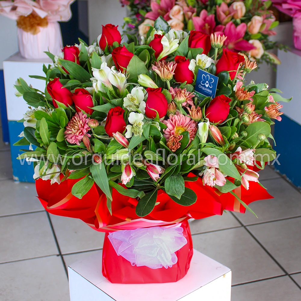 12 Rosas Rojas Envueltas