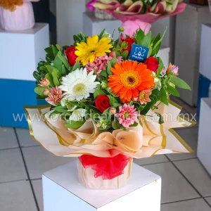 3 Rosas Rojas & 3 Gerberas Envueltas
