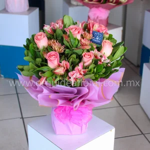 6 Rosas Hermosas Envueltas